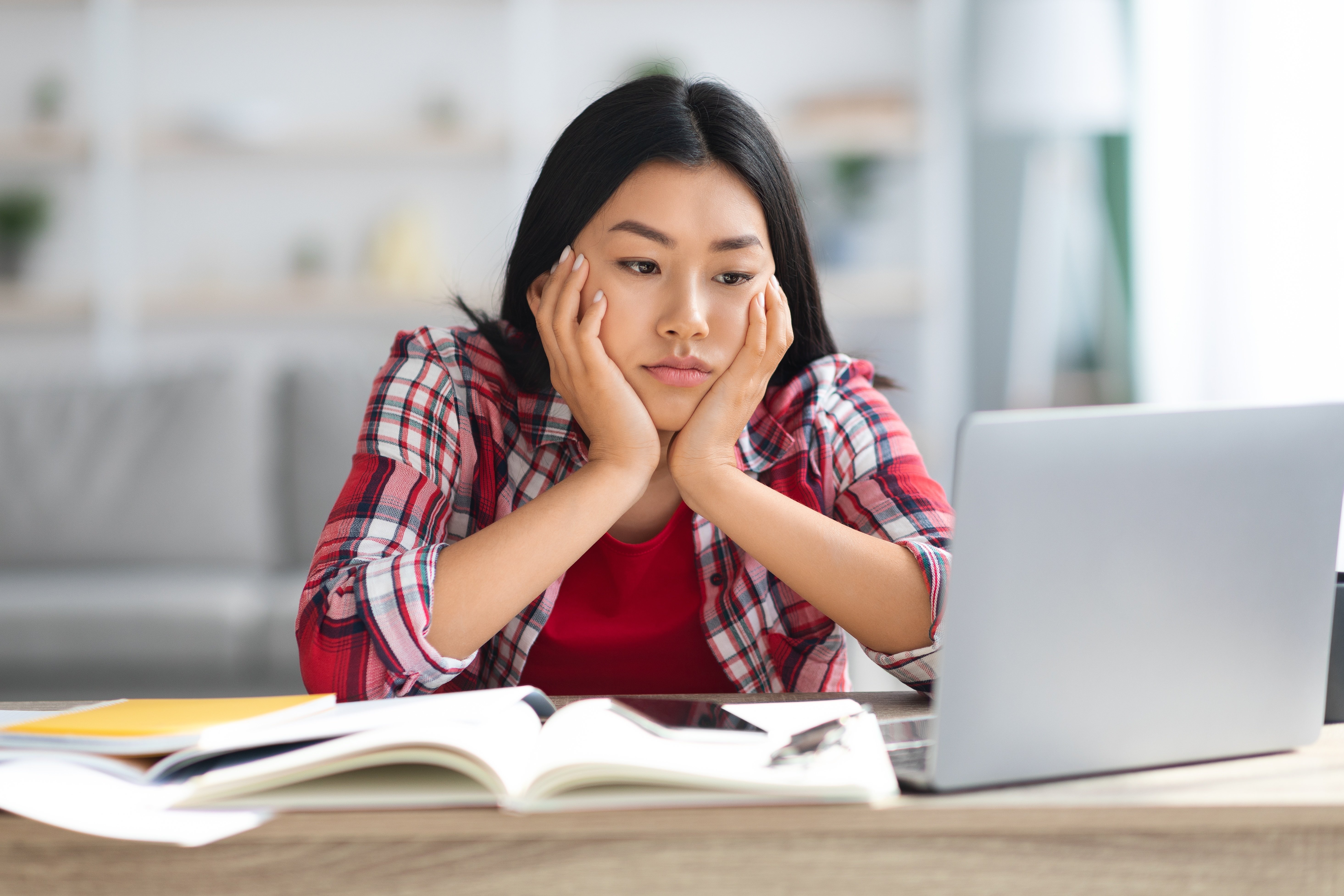Disheartened college student struggles with online testing in 2020